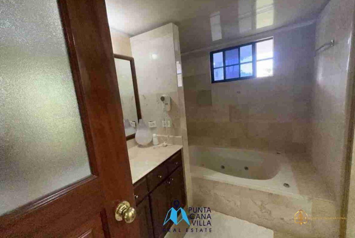 Residencial palmas real villas in cocotal Villa for sale Bathroom.jpg