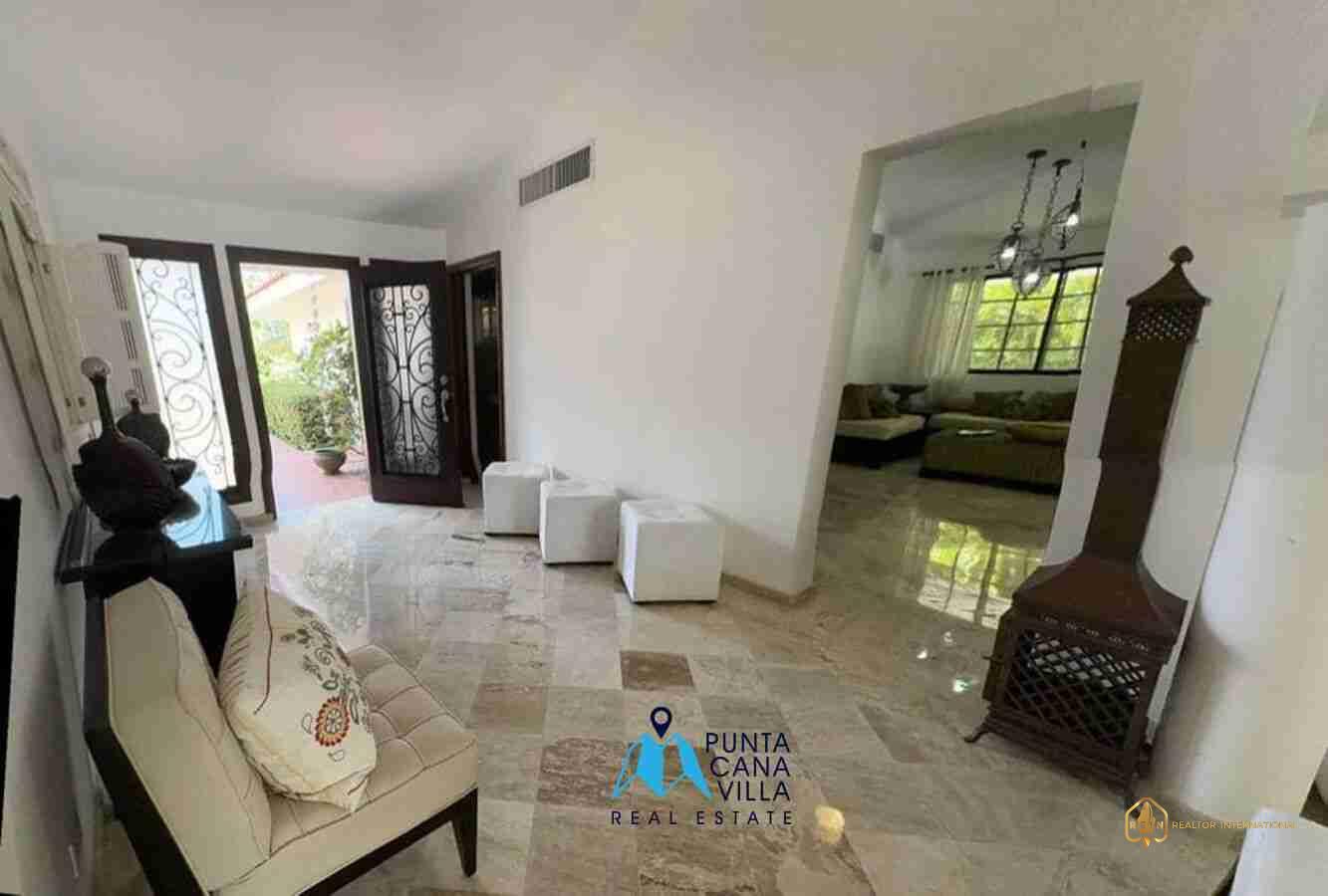 Residencial palmas real villas in cocotal Villa for sale main entrace.jpg Residencial palmas real villas in cocotal Villa for sale main entrace.jpg