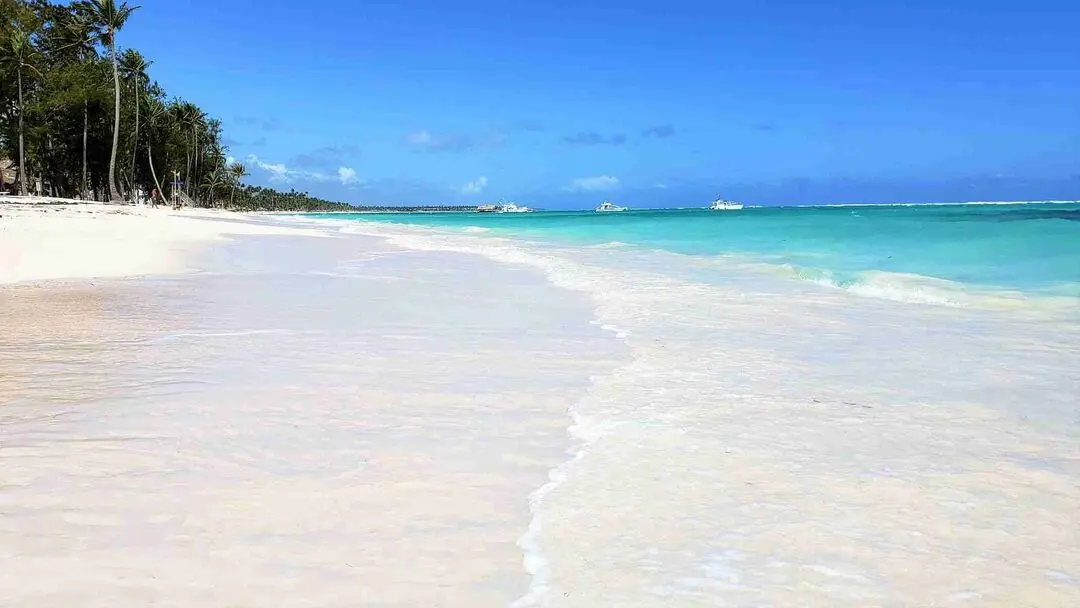 Los Corales Beach