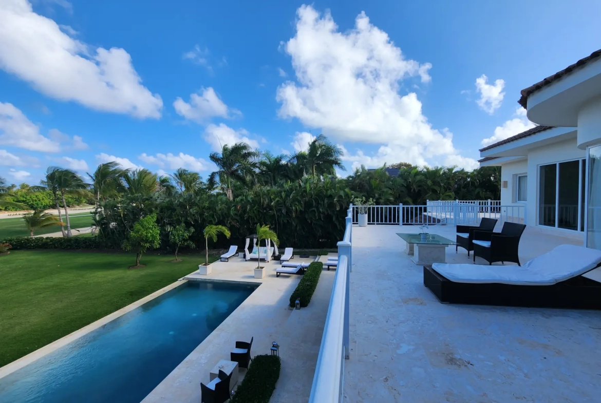 ID , Tortuga, Eight Bedroom Villa For Sale in Punta Cana Resort and Club ()