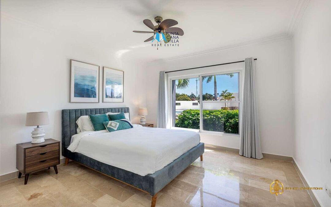 Condos for sale in Bavaro Punta Cana One bedroom apartment with views of the pool ID