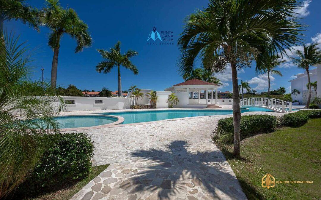 Condos for sale in Bavaro Punta Cana One bedroom apartment with views of the pool ID