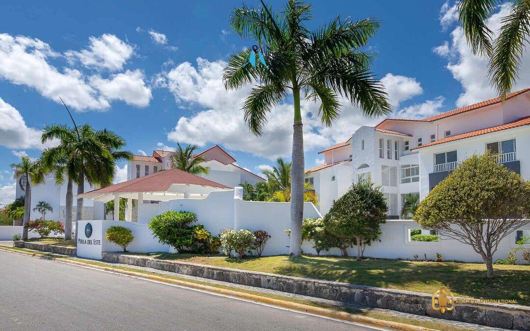 Condos for sale in Bavaro Punta Cana One bedroom apartment with views of the pool ID