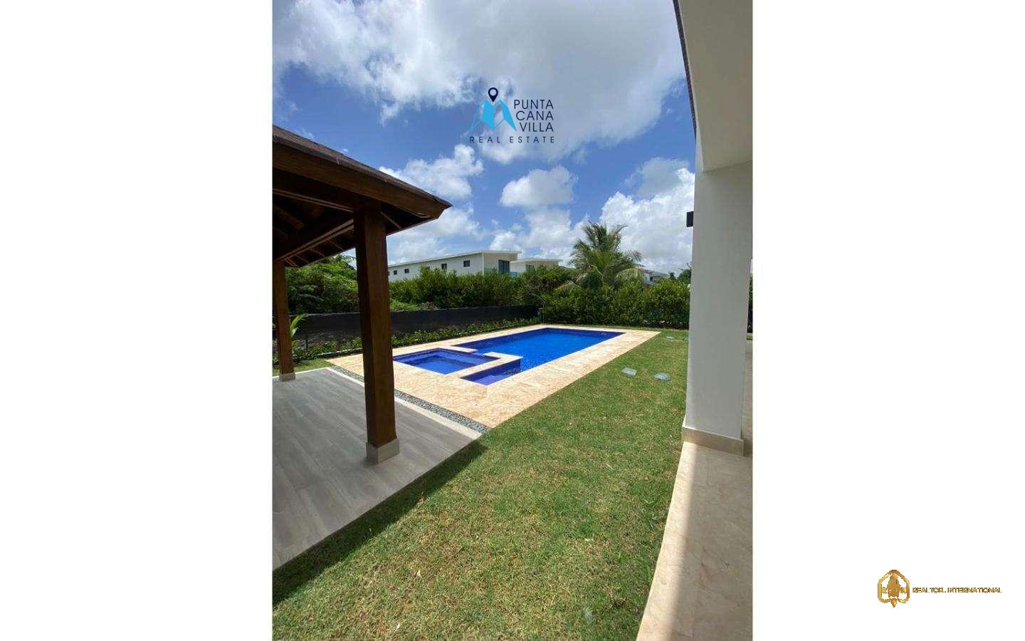 Village West four bedroom villa for sale in Punta Cana Village () Village West four bedroom villa for sale in Punta Cana Village ()