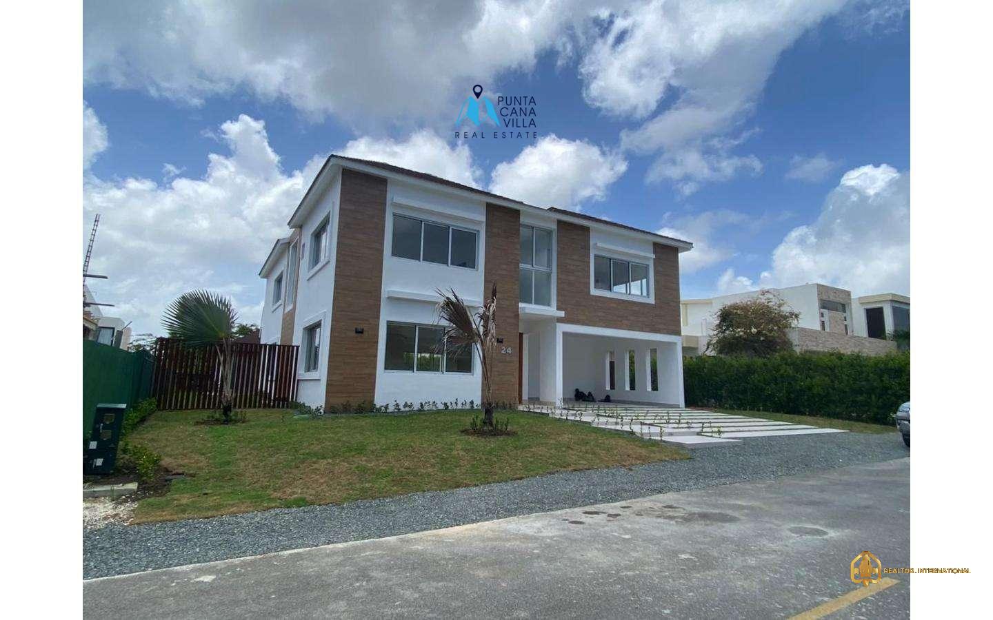 Village West four bedroom villa for sale in Punta Cana Village () Village West four bedroom villa for sale in Punta Cana Village ()