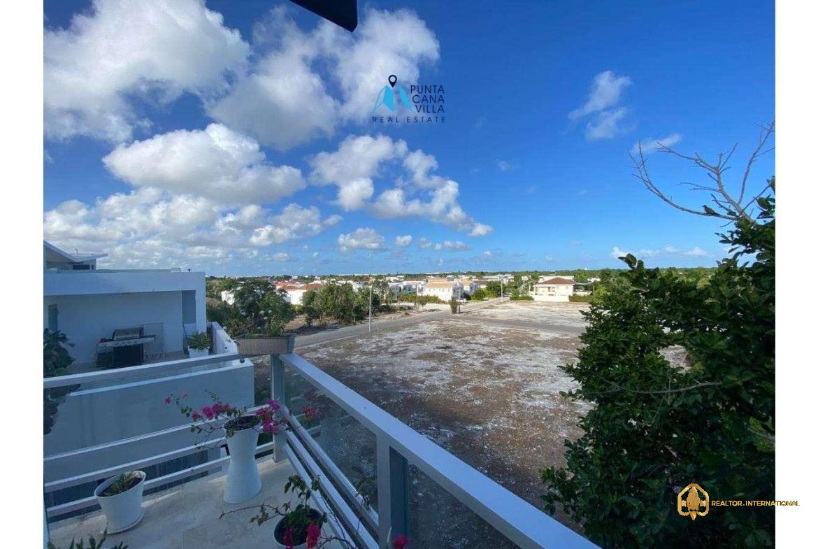 Three bedroom furnished penthouse for sale in Punta Cana Village