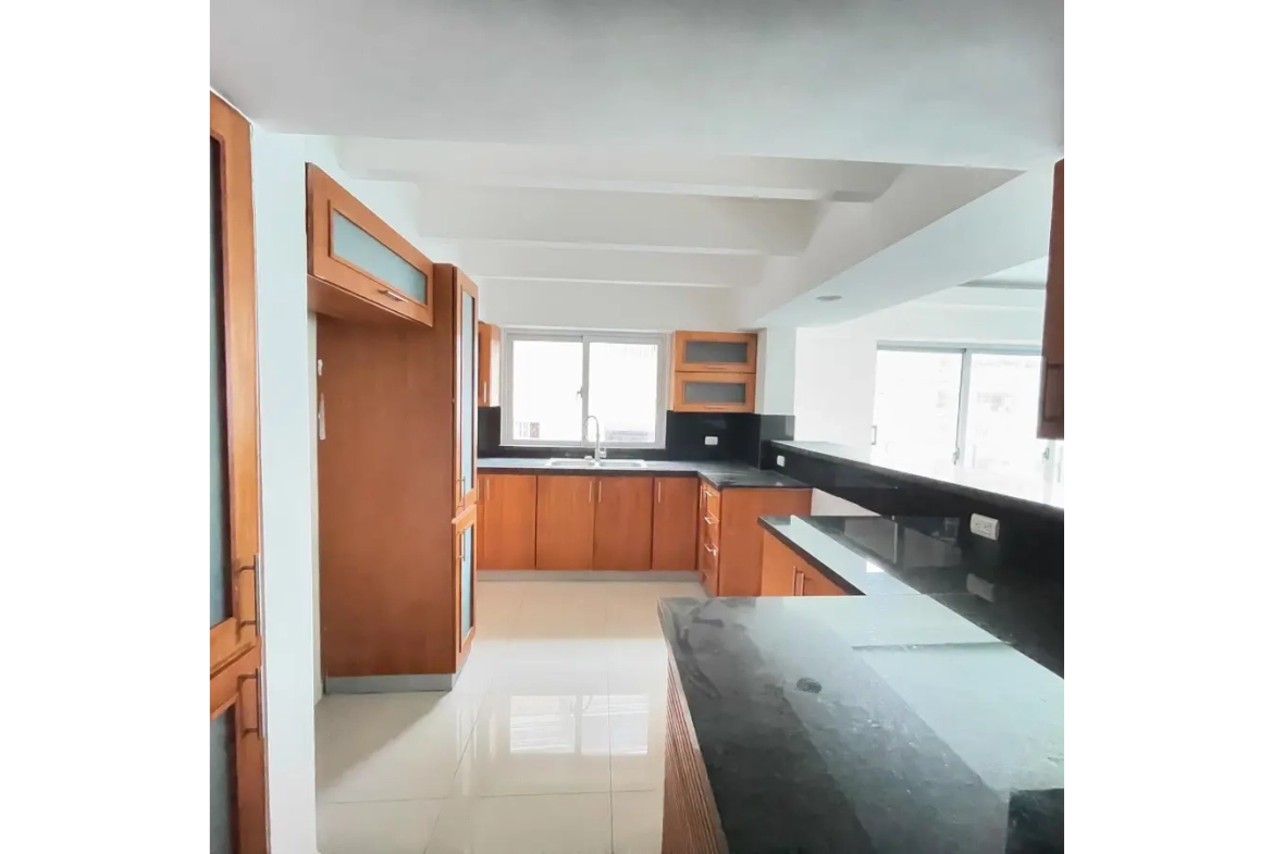 ID , Bella Vista, Three Bedroom Apartment For Sale In Santo Domingo With Lobby ()