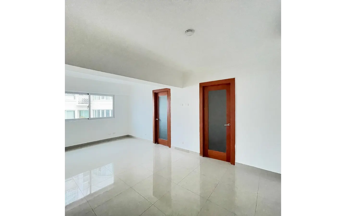 ID , Bella Vista, Three Bedroom Apartment For Sale In Santo Domingo With Lobby ()