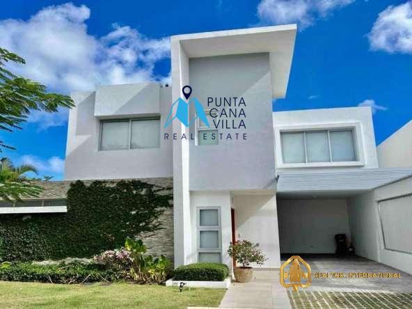 Three-Bedroom Villa for Sale in Downtown Punta Cana, Bávaro