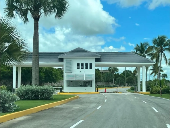 ID Charming Three Bedroom Apartment for Sale in Panorama Lake, Vista Cana – Punta Cana ()