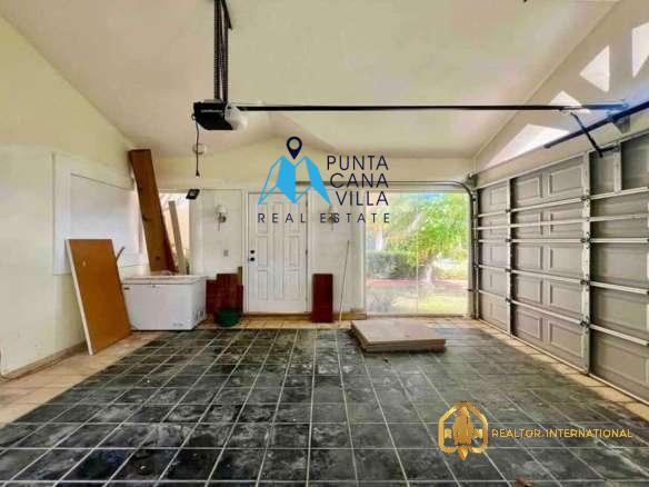 Punta Cana Real Estate Cocotal Bed Duplex Villa + Maid's Room ()