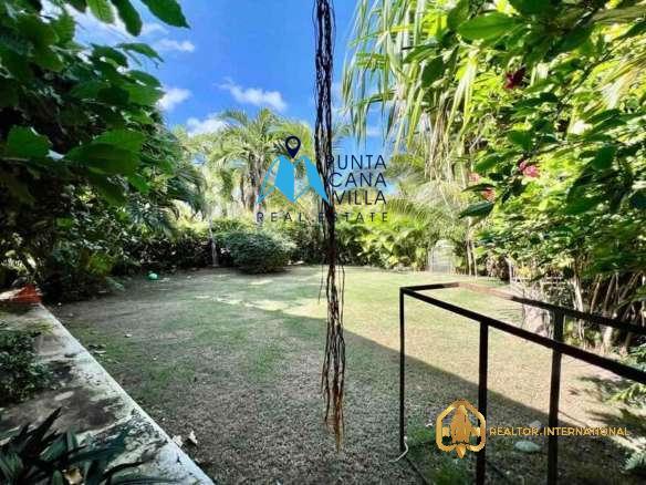 Punta Cana Real Estate Cocotal Bed Duplex Villa + Maid's Room ()