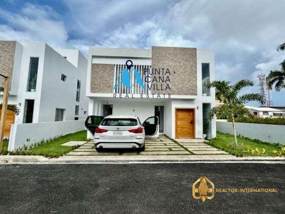 Fully Furnished BR Villa in Bavaro – Steps from the Beach ()