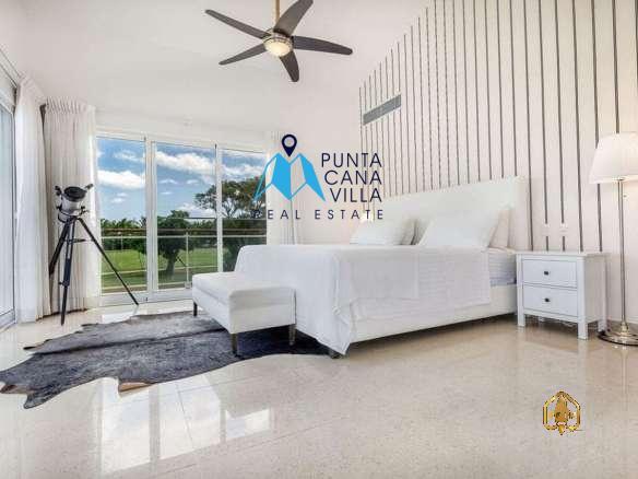 Contemporary Bedroom Villa for Sale in Cocotal Bavaro ()