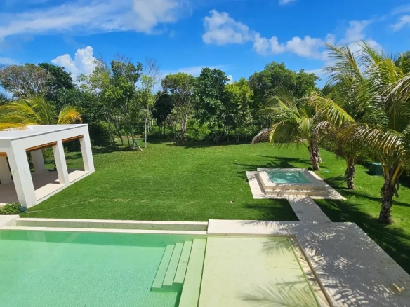 ID Majestic Bedroom Golf Villa in Hacienda – Private Interior Garden and Elite Views ()