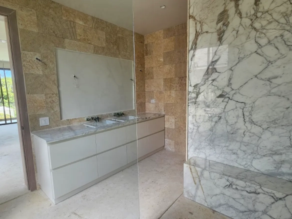 ID Majestic Bedroom Golf Villa in Hacienda – Private Interior Garden and Elite Views ()