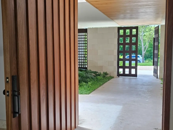 ID Majestic Bedroom Golf Villa in Hacienda – Private Interior Garden and Elite Views ()