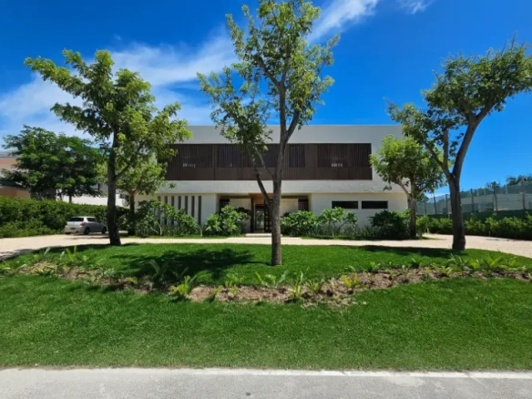 Majestic 7-Bedroom Golf Villa in Hacienda – Private Interior Garden and Elite Views