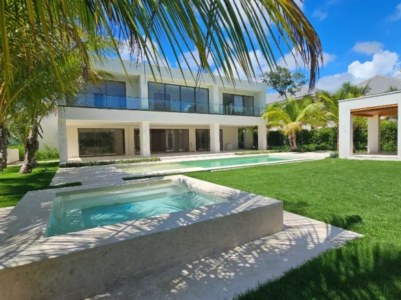 ID Majestic Bedroom Golf Villa in Hacienda – Private Interior Garden and Elite Views ()