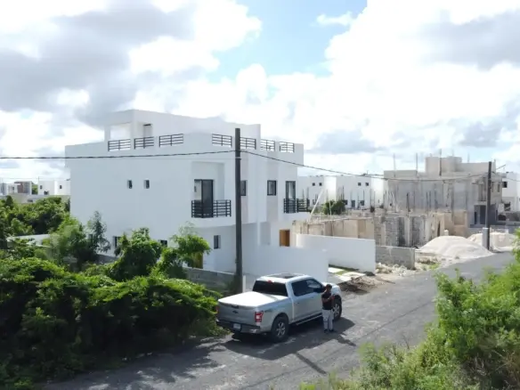 Peony Residences Luxury Modern BR Townhouse Featuring a Private Pool and Scenic Rooftop Oasis in Bavaro, Punta Cana ()