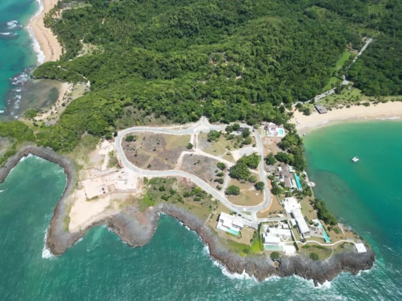Exclusive Oceanfront Opportunity: Build Your Dream on the Sands of Playa El Limon