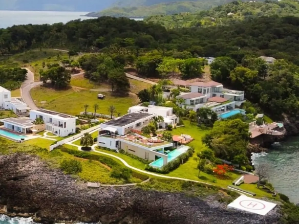 ID Exclusive Oceanfront Opportunity Build Your Dream on the Sands of Playa El Limon ()