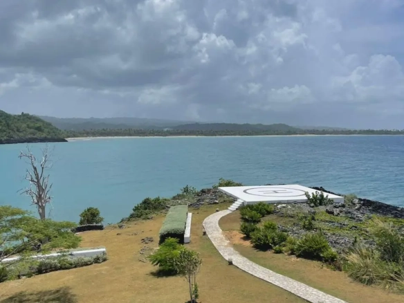Discover Your Private Six-Bedroom Sanctuary at Villa Noah, El Limón Beach